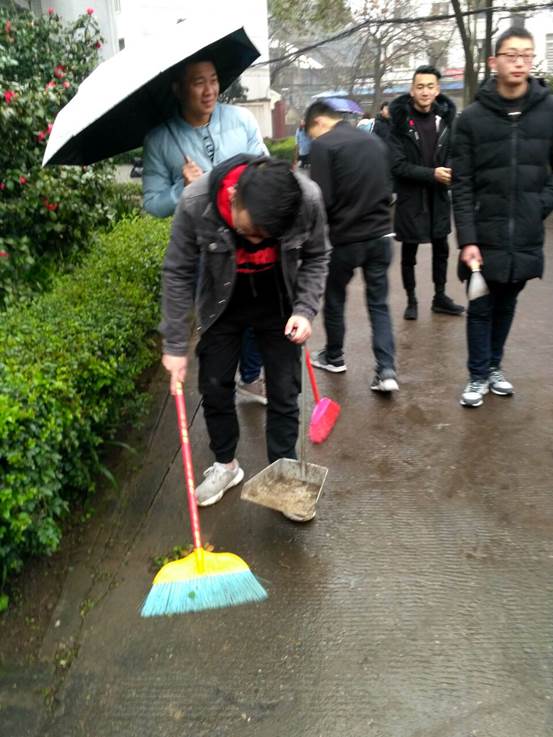 说明:F:\2019年春\新闻报道\20190224卫生大扫除\Cache_76458553c678ff..jpg