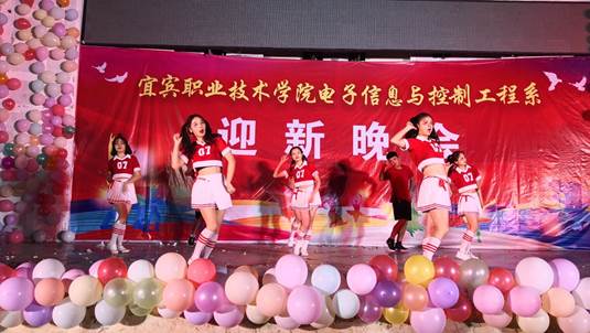 说明:F:\2018年秋\新闻报道\20181118迎新晚会\IMG_20181118_194701.jpg