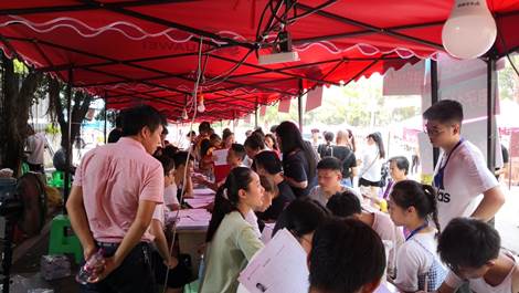 说明:F:\2018年秋\新闻报道\20180904新生接待\IMG_20180902_151020.jpg
