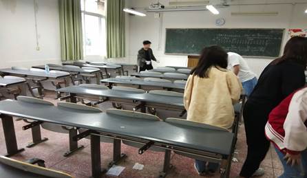 说明:E:\学习\自控学生党支部\18-19(2)\道德\道德讲堂颜玉玲\道德讲堂照片\QQ图片20190509215237.jpg