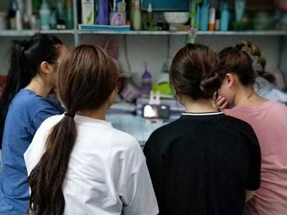说明:F:\2019年春\新闻报道\20194019组织师生观看《平安365间谍罪名的背后》\PDK8NLTT`CW~GI{3[}NZLNB.jpg