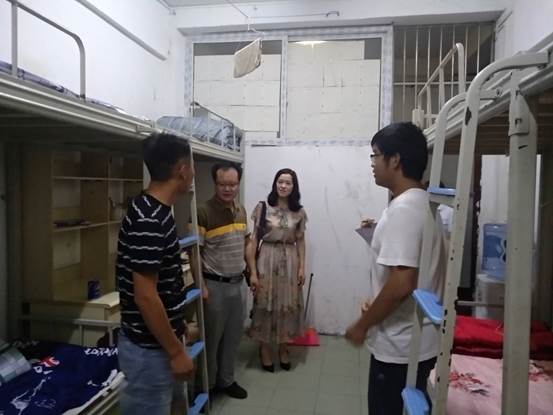 说明:F:\2019年秋\新闻报道\20190906看望新生\Cache_5724b865bc32b712..jpg