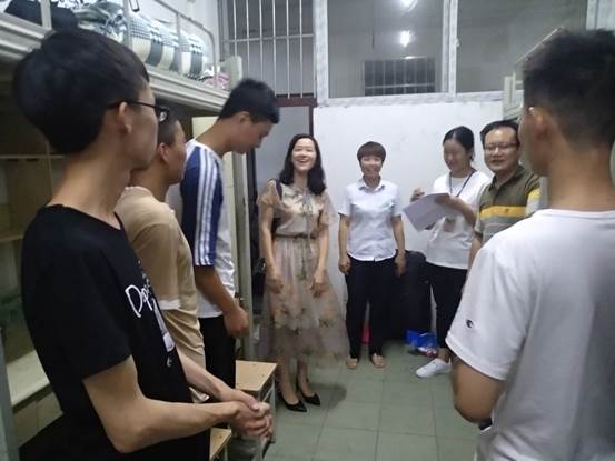 说明:F:\2019年秋\新闻报道\20190906看望新生\Cache_-59450bc0eeba0923..jpg